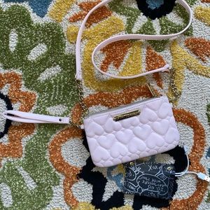 Betseyville Heart Quilted Tech Wristlet Crossbody